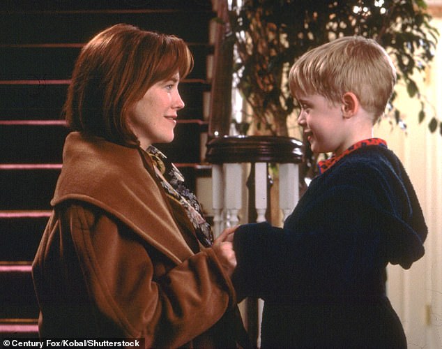 Catherine O'Hara and Macaulay Culkin in a Home Alone scene as Kate and Kevin McCallister