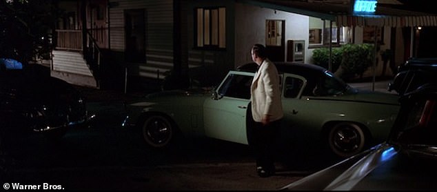 LA Confidential scene: Jack Vincennes (Kevin Spacey) pulls into the Hollywood Center Motel