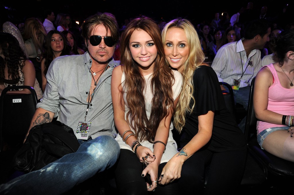 Billy Ray Cyrus, Miley Cyrus, and Tish Cyrus at the 23rd Annual Kids' Choice Awards.