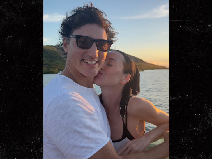 Katy Perry kisses Justin Trudeau on a yacht in a holiday Instagram photo dump