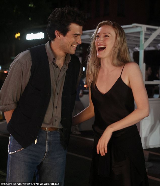 Paul Anthony Kelly and Sarah Pidgeon portray John F. Kennedy Jr. and Carolyn Bessette in Ryan Murphy's Love Story