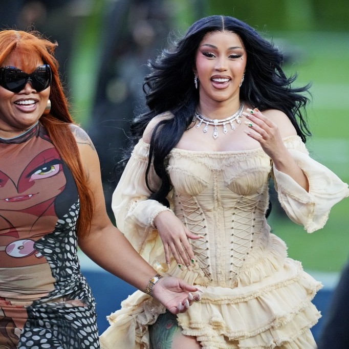 She finished her halftime look with an eye-catching diamond necklace. - pagesix