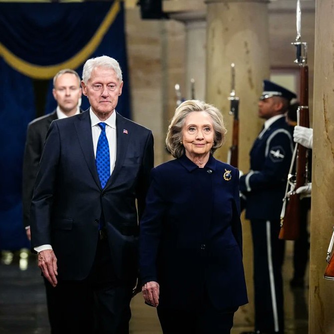 Clintons Signal Willingness to Testify in House Epstein Probe as Contempt Vote Looms https://t.co/H7WwOhSzhK #BillClinton #JeffreyEpsteinFiles https://t.co/3sVf4ad5ML - TMZ