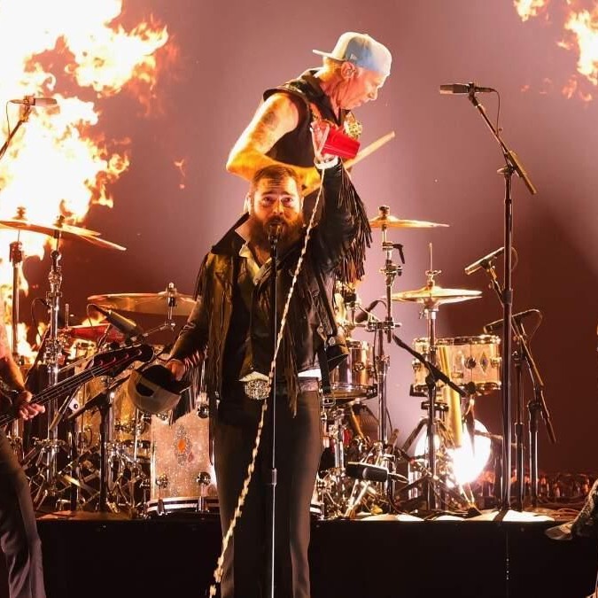 Post Malone, Slash & More Honor Ozzy Osbourne In All-Star Grammys Tribute | 105.5 & 106.3 KISS FM https://t.co/96J2d8gb1D https://t.co/6Dz7oKsnq0 - TMZ