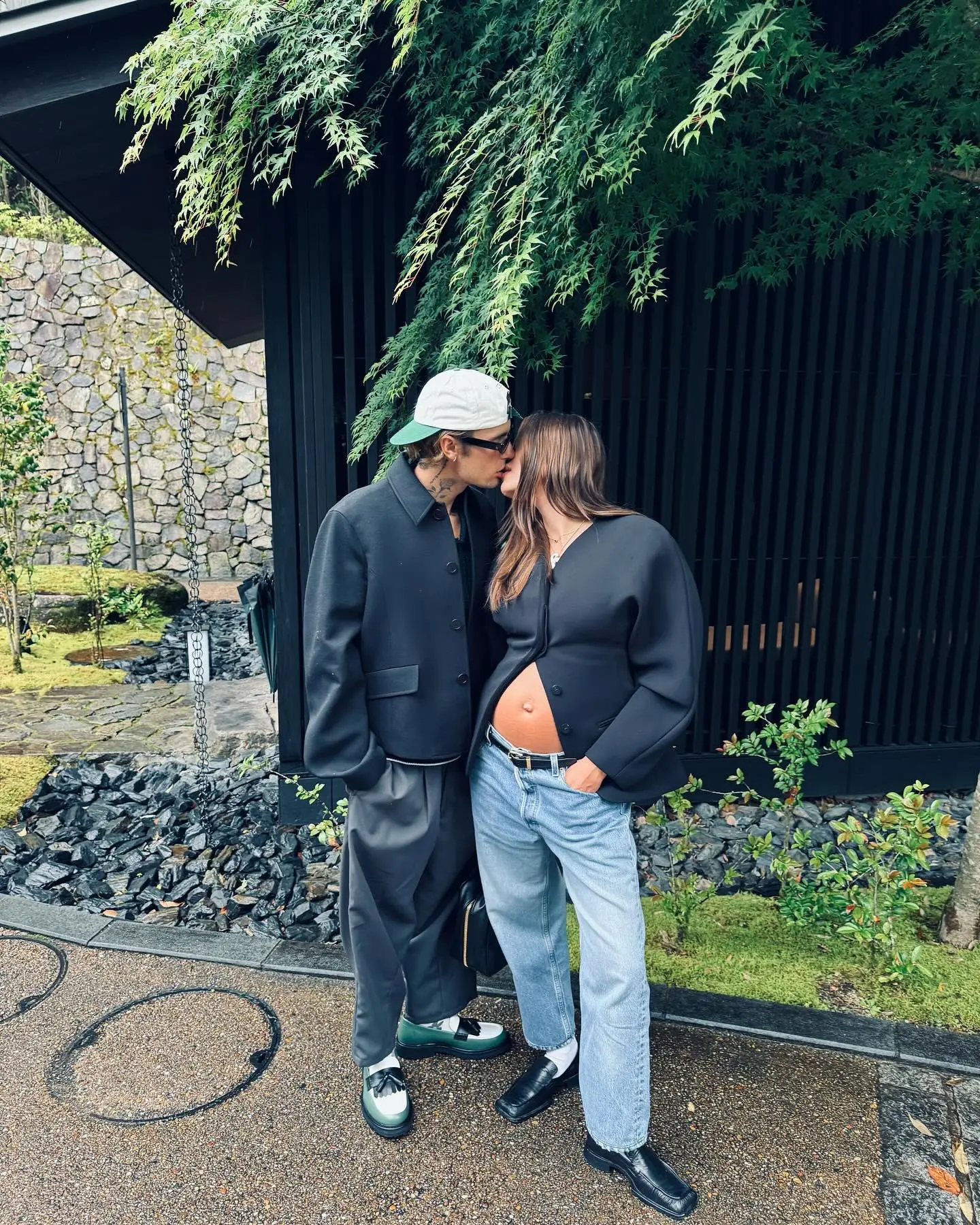 Hailey and Justin Bieber kissing, with Hailey revealing her baby bump.