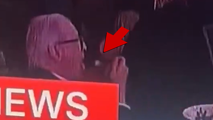 Michael Glantz remains seated during the WHCD lockdown, seen in a CNN clip of the viral salad moment