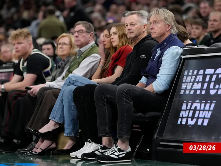 Wesley Edens courtside at a Milwaukee Bucks game (Getty)