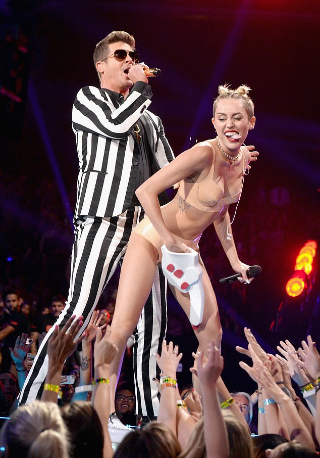 Miley Cyrus performs with Robin Thicke at the 2013 MTV Video Music Awards