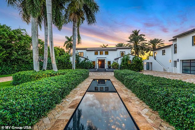 Exterior of the $32.5 million Miami Beach estate Jennifer Lopez rented, built by Manny A. Varas
