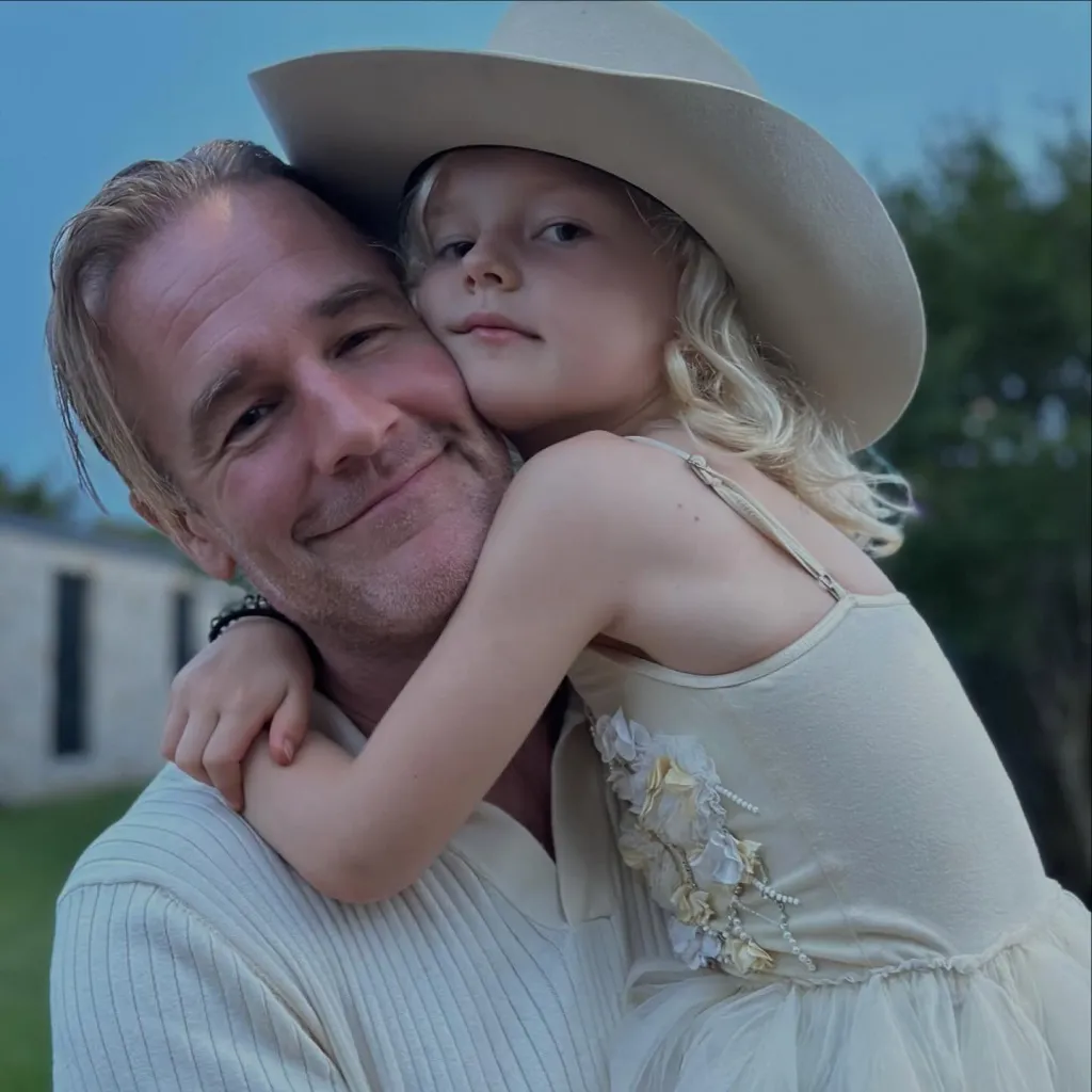 James Van Der Beek embraces his daughter, who is wearing a cowboy hat.