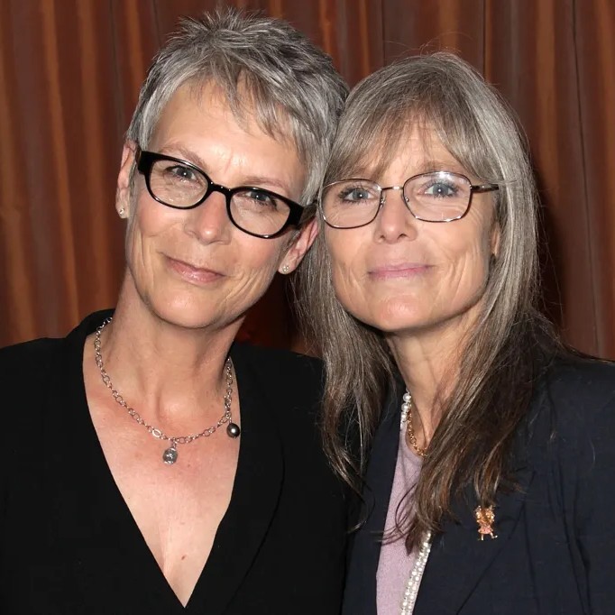 Jamie Lee Curtis' sister, Kelly Lee Curtis, died of natural causes, Page Six can confirm. The sisters are pictured here in 2012. - Brian To