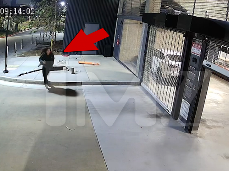 Surveillance still reportedly showing Huda Mustafa walking through a Los Angeles apartment complex.