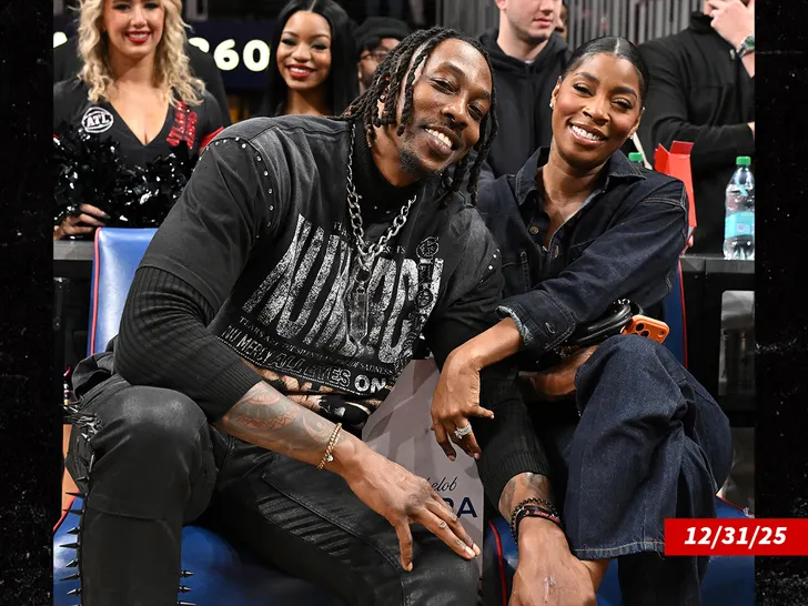 Dwight Howard and Amy Luciani seated courtside (Getty)