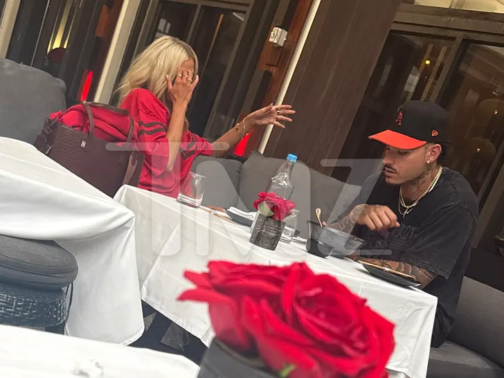 Miranda Hope and Pepe Garcia dining in Miami - TMZ.com