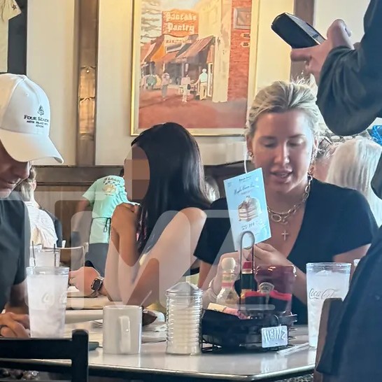 Savannah Chrisley at breakfast with mystery man - TMZ.com